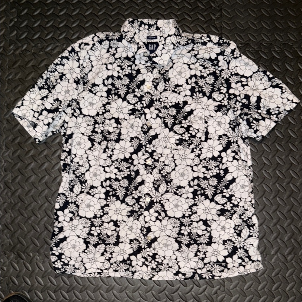 GAP Black and White Casual Button Down Shirt